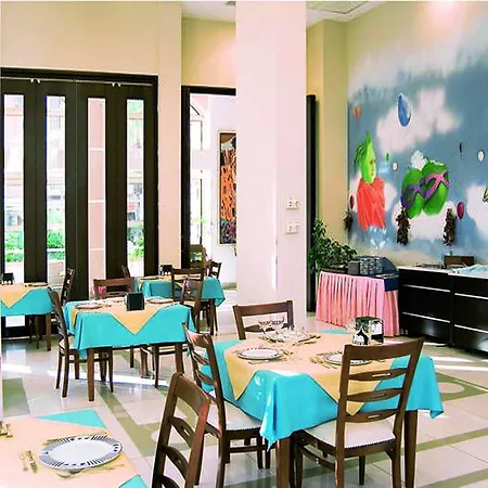阿尔梅纳酒店 马尔马里斯